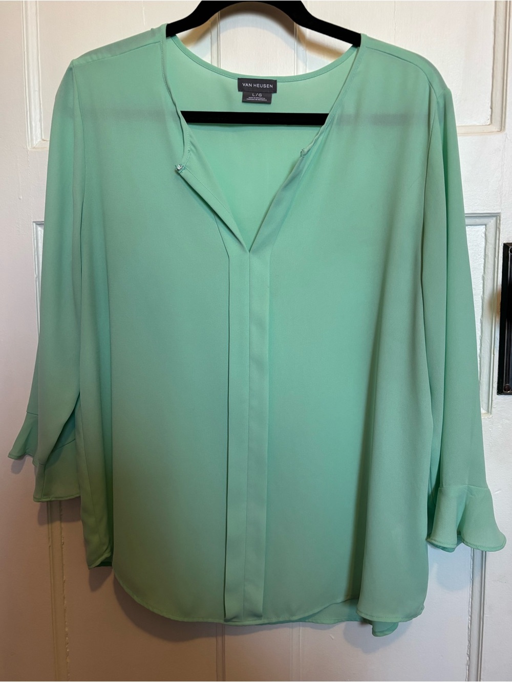 Van Heusen Mint Green Split V-Neck Blouse Size Large Flowy Sleeves with Ruffle